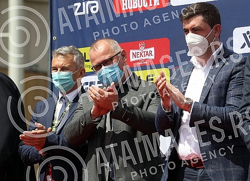 The 15th International Bicycle Race Belgrade - Banja Luka started from the Republic square.Sa Trga republike krenula je 15. Medjunarodna biciklisticka trka Beograd - Banjaluka.