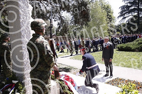 As part of the celebration of May 9, the Day of Victory over Fascism in World War II, representatives of the Ministry of Defense and the Serbian Army, the City of Belgrade and SUBNOR and participants in the Immortal Regiment laid wreaths at the Monum