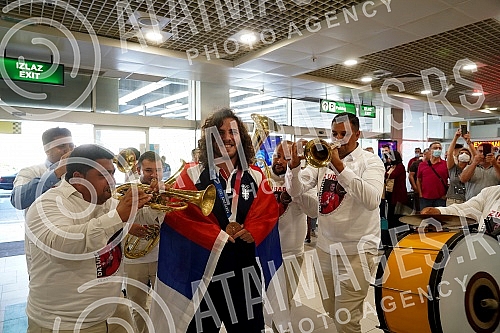 The representative of Serbia in wrestling, Zurab Datunashvili, the winner of the bronze Olympic medal at the Games in Tokyo, arrived in Serbia and on that occasion, a press conference was held at the Nikola Tesla Airport.Reprezentativac Srbije u rv
