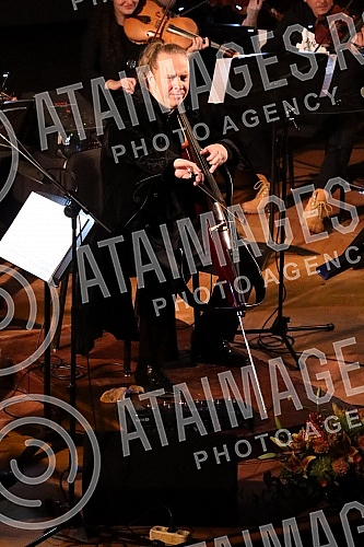 The concert of the chamber ensemble of 13 strings and Denis Shapovalov (cello and electric cello) as part of the 53rd edition of BEMUS was held in the great hall of Kolarac's endowment, and Shapovalov performed a program - 