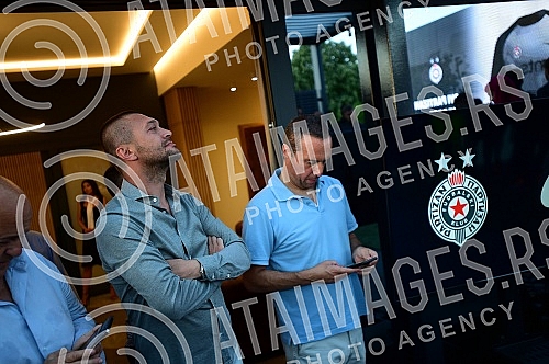 The official promotion of the new set of Nike FK Partizan jerseys for the 2022/23 season was held in the VIP Lounge above the center line of the Partizan stadium.Svecana promocija nove garniture Nike dresova FK Partizan za sezonu 2022/23 odrzana je