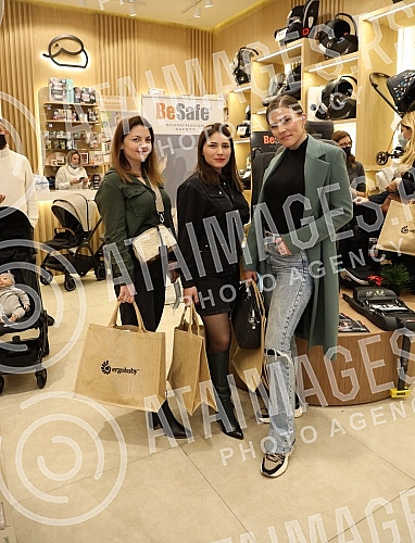 Promotion of new products of the BeSafe and Ergobaby brands with certified educators was held in the Jungle Baby store.Promocija novih proizvoda brendova BeSafe i Ergobaby uz sertifikovane edukatore odrzana je u Jungle Baby prodavnici.
