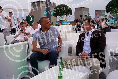 Organized by the Heineken brand, a viewing of the UEFA EURO 2020 final between Italy and England was organized on the roof of the Galerija shopping center, which opened this space for one event for the first time.
U organizaciji brenda Heineken orga Organized by the Heineken brand, a viewing of the UEFA EURO 2020 final between Italy and England was organized on the roof of the Galerija shopping center, which opened this space for one event for the first time.
U organizaciji brenda Heineken orga