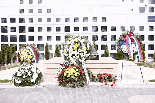 The 23rd anniversary of the bombing of the Embassy of the People's Republic of China in Belgrade in 1999, when three Chinese journalists were killed, was marked in Confucius Street.U  Konfucijevoj ulici obelezavena je 23. godisnjica bombardovanja A