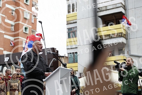 In the northern part of Kosovska Mitrovica, a large national gathering of Serbs from the north of Kosovo and Metekohija began at noon, after the withdrawal from all Kosovo institutions.U severnom delu Kosovske Mitrovice  u podne je poceo veliki nar