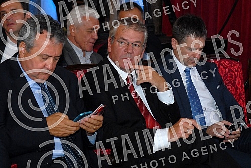 Zreb za Evropsko prvenstvo u vaterpolu koje ce se odrzti u Beogradu 2016, odrzan u Skupstini grada Beograda. Zreb za Evropsko prvenstvo u vaterpolu koje ce se odrzti u Beogradu 2016, odrzan u Skupstini grada Beograda.