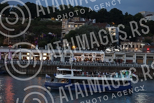 View of Belgrade and the coast by the river SavaPogled na Beograd i obalu sa reke Save
