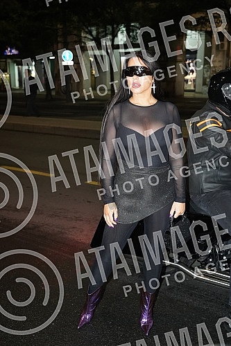 The latest iPhone 14 Pro and iPhone 14 Pro Max phone models have arrived in Serbia, and on this occasion, a special event was organized in the iSTYLE store at midnight, where Seka Aleksic was a guest.Najnoviji iPhone 14 Pro i iPhone 14 Pro Max mode