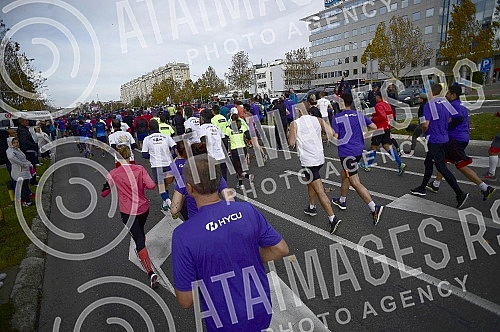Start of the first Comtrade Serbia Marathon in front of the Stark Arena organized by the Athletic Federation of Serbia under the auspices of the City of Belgrade.Start prvog Comtrade Serbia Marathona ispred Stark arene u organizaciji Atletskog savez
