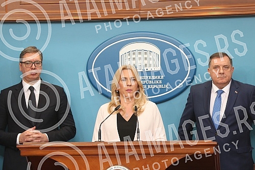 The President of Serbia, Aleksandar Vucic, paid a visit to Banja Luka, where he talked with the highest officials, attended a meeting of the High council for cooperation between RS and Serbia, and was presented with the key to the City and the Charte