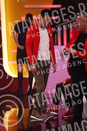 In the RTS studio in Kosutnjak, the recording of a new music sou program, the Music Derby show, has started, as a sign of support for our national team, which is going to Qatar for the football championship.U studiju RTS na Kosutnjaku pocelo je sni