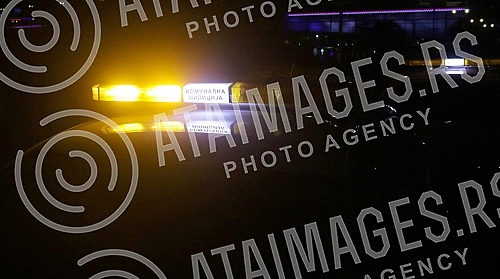 The arrival of communal police (militia) on Belgrade rafts in order to control the implementation of measures in the fight against the crown.Dolazak komunalne policije (milicije) na beogradske splavove kako bi kontrolisali sprovodjenje mera u borbi