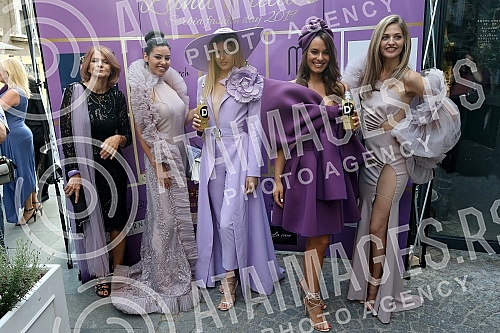 Party on the occasion of a successful fashion show in Paris.
Zurka povodom uspesne modne revije u Parizu. Party on the occasion of a successful fashion show in Paris.
Zurka povodom uspesne modne revije u Parizu.