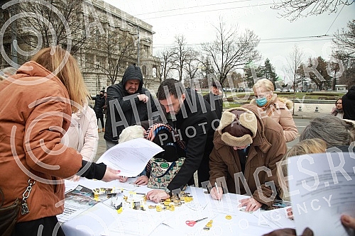 At the Monument to Tsar Nikolaj, across the street from the building of the Presidency of Serbia, the collection of signatures for the People's Initiative for the Prohibition of Lithium and Pine Excavation began, organized by SEOS, the Association fo