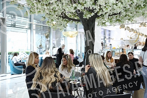 Promotion of new products of the BeSafe and Ergobaby brands with certified educators was held in the Jungle Baby store.Promocija novih proizvoda brendova BeSafe i Ergobaby uz sertifikovane edukatore odrzana je u Jungle Baby prodavnici.