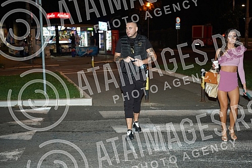 The arrival of the participants of Zadruga 5 for a guest appearance in the Narod pita show on TV Pink.Dolazak ucesnika Zadruge 5 na gostovanje u emisiji Narod pita na TV Pinku.