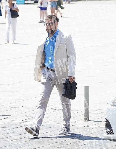 The ceremonial presentation of the 51st Golden Beocug Award and the Charter was held on the Grand Stage of the National Theater.Svecano urucenje 51. nagrade Zlatni Beocug i Povelje odrzano je  na Velikoj sceni Narodnog pozorista.