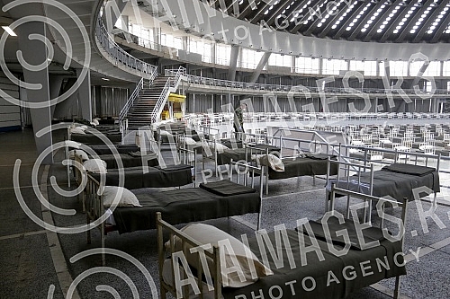 Military beds set up in the halls 1 and 4 of the Belgrade Fair for people with milder sympoms of coronavirus.Vojni kreveti postavjeni u halama 1 i 4 Beogradskog sajma za ljude koji imaju blaze simtome korona virusa.