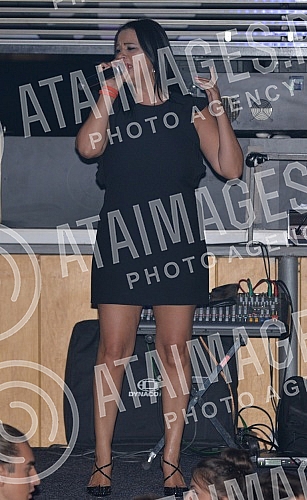 Performance of Dragana Stanojevic - Todorovic (Jana) held on raft River.
Nastup Dragane Stanojevic Todorovic (Jana) na splavu River. Performance of Dragana Stanojevic - Todorovic (Jana) held on raft River.
Nastup Dragane Stanojevic Todorovic (Jana) na splavu River.