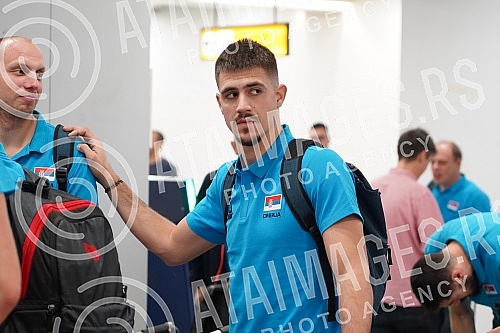 The basketball team of Serbia left early this morning from Nikola Tesla Airport to Prague for the European Championship.Kosarkaska reprezentacija Srbija otputovala je rano jutros sa aerodromu Nikola Tesla u Prag na Evropsko prvenstvo.