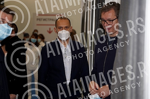 The President of the Republic of Serbia, Aleksandar Vucic, received the third (booster) dose of the coronavirus vaccine at the vaccination point in Hall 7 at the Belgrade Fair.Predsednik Republike Srbije Aleksandar Vucic primio je trecu (buster) do