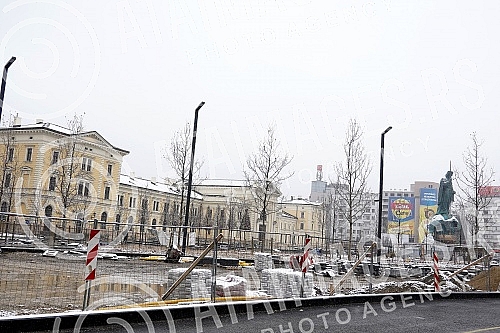 Reconstruction of Sava Square is underway, on which a monument to Stefan Nemanja has been placed, which will be officially unveiled on January 27.U toku je rekonstrukcija Savskog trga, na koje je postavljen spomenik Stefanu Nemanji koji ce zvanicn