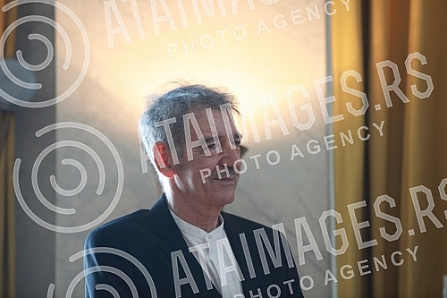 The ceremonial presentation of the Order of Arts and Literature in the rank of knight was held for the actor Predrag Miki Manojlovic at the residence of the French Embassy.Svecano urucenje Ordena umetnosti i knjizevnosti u rangu viteza upriliceno j