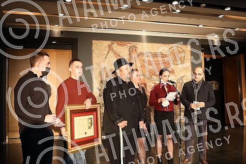 The presentation of the Lifetime Achievement Award Dobrica's Ring for 2021 to the family of Milan Lanet Gutovic was held at the Yugoslav Drama Theater, organized by the Association of Dramatic Artists of Serbia.Urucenje Nagrade za zivotno delo Dobr