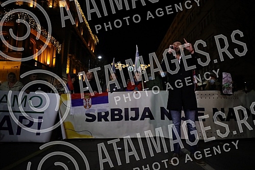 In front of the Presidency of Serbia, despite the ban on the gathering, several hundred citizens gathered at a protest organized by the organization Kreni - Promeni, demanding a ban on the extraction of pine and lithium.
Ispred Predsednistva Srbije, In front of the Presidency of Serbia, despite the ban on the gathering, several hundred citizens gathered at a protest organized by the organization Kreni - Promeni, demanding a ban on the extraction of pine and lithium.
Ispred Predsednistva Srbije,