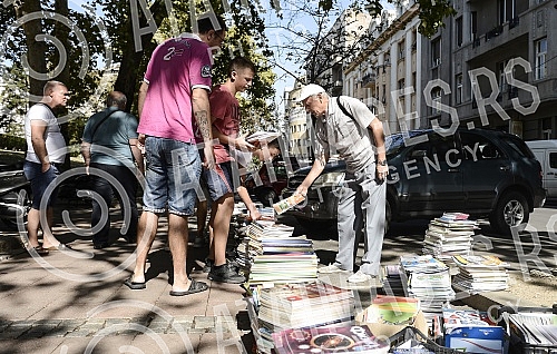 Kosovska street closed due to the sale of used books.Kosovska ulica zatvorena zbog prodaje polovnih knjiga.