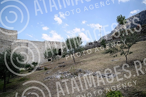 Kroja is a town in Albania and the seat of the area of the same name, best known as the fortification of Djuradj Kastriot Skenderbeg, a hero from the time when the city persistently offered resistance to the Ottoman Turks.Kroja je gradicc u Albanij