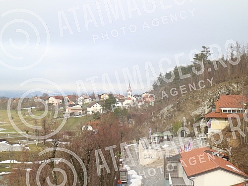 Postojna Cave, the largest exhibition cave in Europe, is located near the town of Postojna.Postojnska jama, najveca izlozbena pecina u Evropi, nalazi se kod grada Postojne.