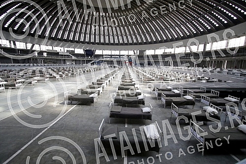 Military beds set up in the halls 1 and 4 of the Belgrade Fair for people with milder sympoms of coronavirus.Vojni kreveti postavjeni u halama 1 i 4 Beogradskog sajma za ljude koji imaju blaze simtome korona virusa.