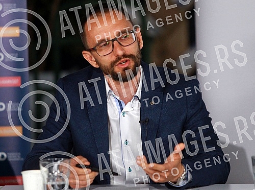 The Center for Democracy Foundation, in cooperation with the Friedrich Ebert Foundation, organized the debate 