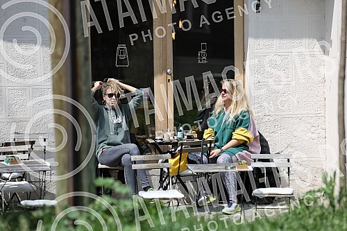 Director Jana Maricic and actress Hristina Popovic are enjoying Saturday with coffee in a cafe in the city center.Rediteljka Jana Maricic i glumica Hristina Popovic uzivaju u subotnjem danu uz kafu u kaficu u centru grada.