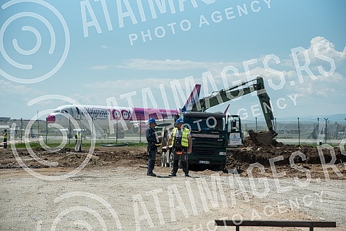 Airports of Serbia organized a tour of the works on the extension of the pier building within the complex of the Constantine the Great Airport in Nis.Aerodromi Srbije organizovao je obilazak radova na dogradnji pristanisne zgrade u okviru kompleksa