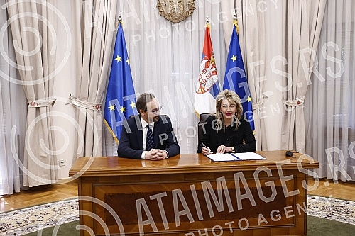 In the Serbian government, the Minister for European Integration, Jadranka Joksimovic, signed a Trust Agreement by which the EU grants Serbia almost 12 million euros to finance activities in the fight against the corona virus pandemic.U vladi Srbij