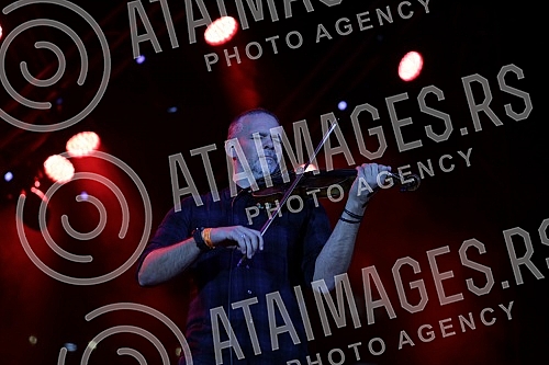 Massimo Savic performed for the first time on the cult scene of Tasmajdan.Massimo Savic je prvi put nastupio na kultnoj sceni Tasmajdana.