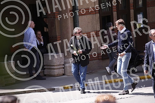 Veselin Vesa Simonovic, director and editor-in-chief of the Nova.rs portal, will be buried in the Alley of Merited Citizens at the New Cemetery in Belgrade, the family received condolences at 1:30 p.m., and the funeral service began at 2 p.m.Veseli