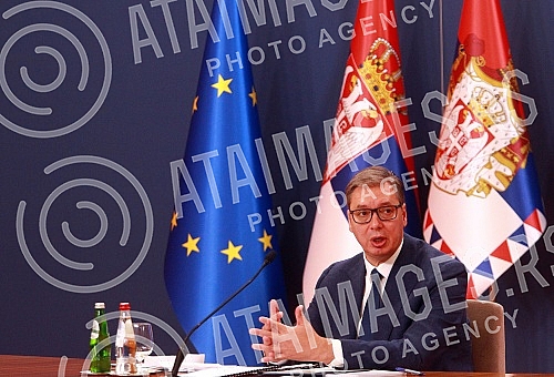 After the meeting with Serbs from Kosovo and Metohija, the President of the Republic of Serbia, Aleksandar Vucic, addressed the public and spoke about the negotiations in Brussels and the situation in Kosovo and Metohija.Posle sastanka sa Srbima sa