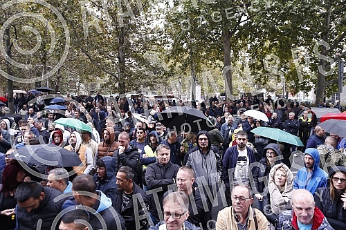 Workers of GSP, Waterworks, Power Plant and other public companies in Belgrade gathered on the eve of the City meeting to express their dissatisfaction with the decision to establish two more new companies in the capital city.Radnici GSP, Vodovoda,