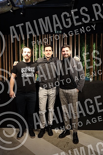 A press conference on the occasion of the concert of the SARS group in Kombank Hall was held at the Club Lisbon.Konferencija za medije povodom koncerta grupe SARS u Kombank dvorani, odrzana je u Klubu Lisabon.\