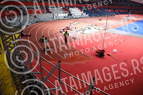 In the Stark Arena, works are underway on setting up an athletics track and preparing an athletic battlefield for the upcoming World Athletics Championships.U Stark areni u toku su radovi na postavljanju atletske staze i spremanje atletskog bojista