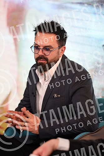 A press conference at which one of the biggest pop stars of the region and singer-songwriter Petra Graso announced a concert at the Stark Arena was held at Sky Garden.Konferencija za medije na kojoj je jedna od najvecih pop zvezda regiona i kantaut