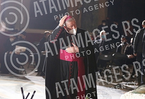 The requiem liturgy for the blessed Patriarch Irinej began at 9 a.m., and the earthly remains of the patriarch will be lowered into the tomb in the crypt of the temple of St. Sava after the service and sermons.
Zaupokojena liturgija za blazenopocivs The requiem liturgy for the blessed Patriarch Irinej began at 9 a.m., and the earthly remains of the patriarch will be lowered into the tomb in the crypt of the temple of St. Sava after the service and sermons.
Zaupokojena liturgija za blazenopocivs