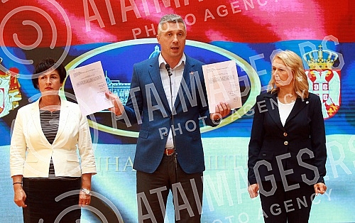 Members of the Parliamentary Group SERBIAN MOVEMENT DVERI - PATRIOT BLOCK held a press conference in the central hall of the National Assembly. Clanovi Poslanicke grupe SRPSKI POKRET DVERI  PATRIOTSKI BLOK odrzali su konferenciju za medije u centr