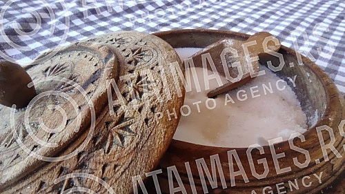 Wooden bowl with salt and spoon in it. So i kasika u drvenoj ciniji.