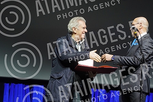 In the big hall of the Kombank hall, after a two-year break, the traditional SEMUS awards ceremony was organized for the most prominent pop and music artists in Serbia.U velikoj sali Kombank dvorane, posle dve godine pauze organizovana je tradicion