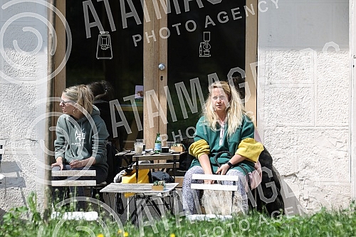 Director Jana Maricic and actress Hristina Popovic are enjoying Saturday with coffee in a cafe in the city center.Rediteljka Jana Maricic i glumica Hristina Popovic uzivaju u subotnjem danu uz kafu u kaficu u centru grada.