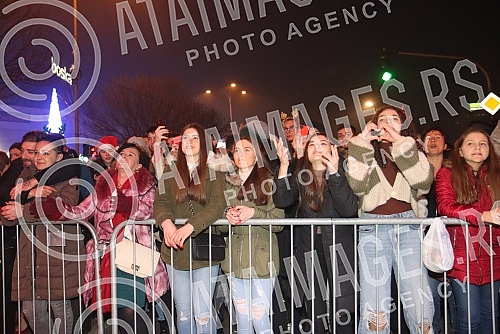 Citizens and tourists in Banja Luka welcomed the New Year 2022 on Krajina Square to the music of regional stars Petra Grasa and Neda Ukraden.Gradjani i turisti u Banjaluci docekali su Novu 2022. godinu na Trgu Krajine uz muziku regionalnih zvezda P
